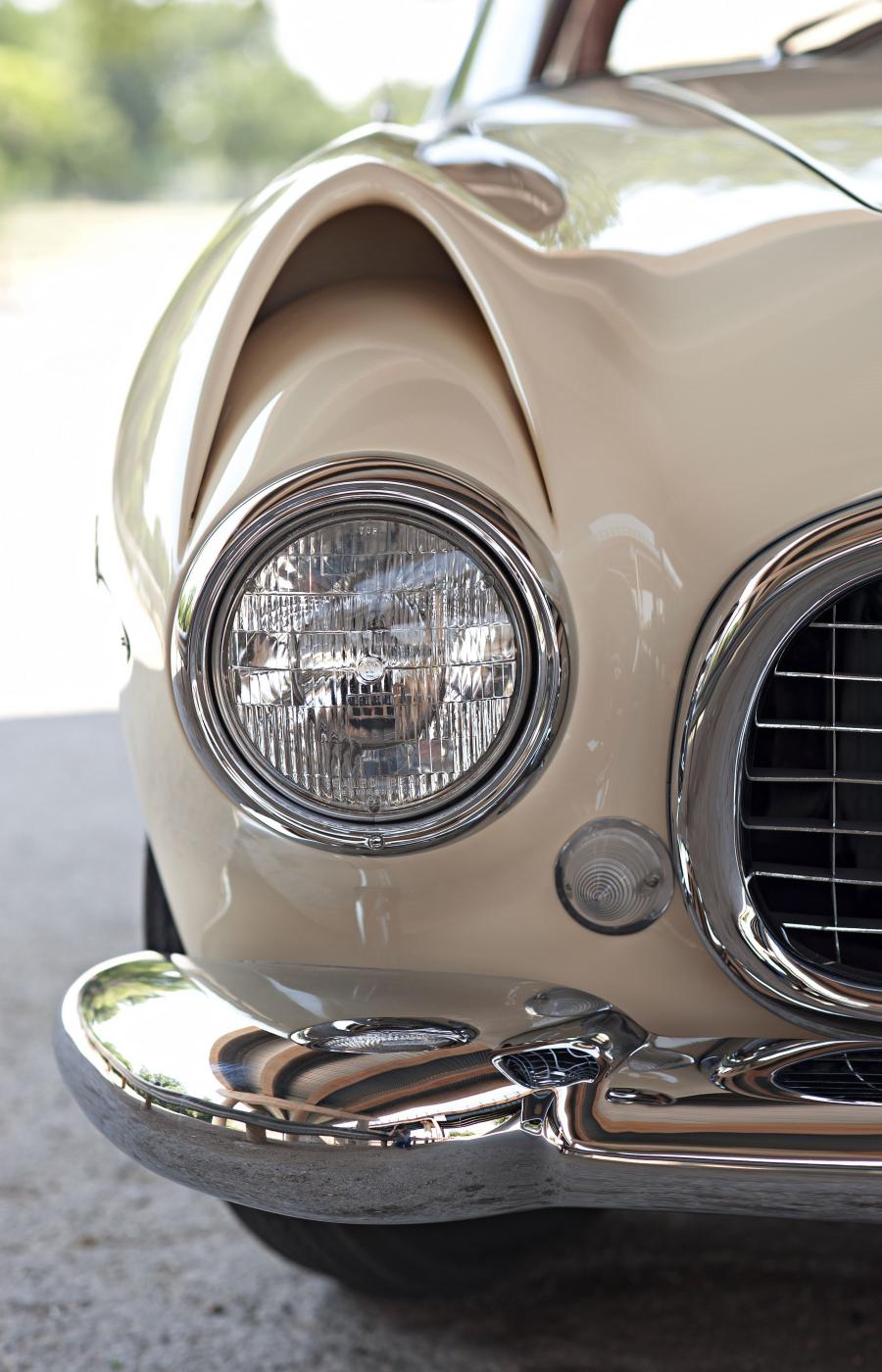 Детали экстерьера Hudson Italia Coupe 1954 года  (фото 27 из 37)
